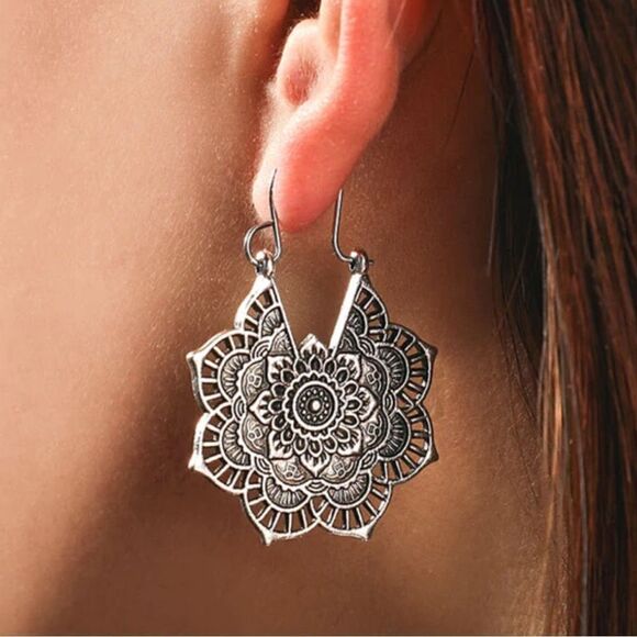 bohemian hoop flower earrings H78 - Picture 1 of 3